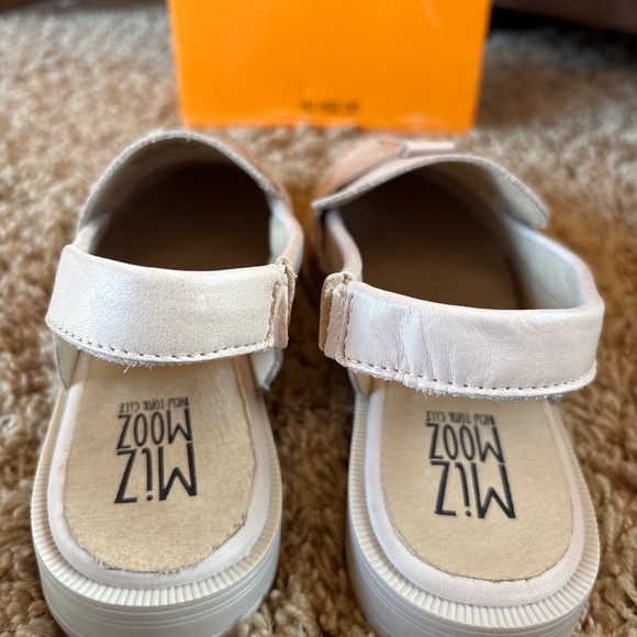 Miz Mooz Womens Dorsey Beige Shoes NEW Size 39 - Picture 4 of 9